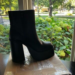 Urban Outfitters Noreen Black Platform Ankle Boots 10 nwt